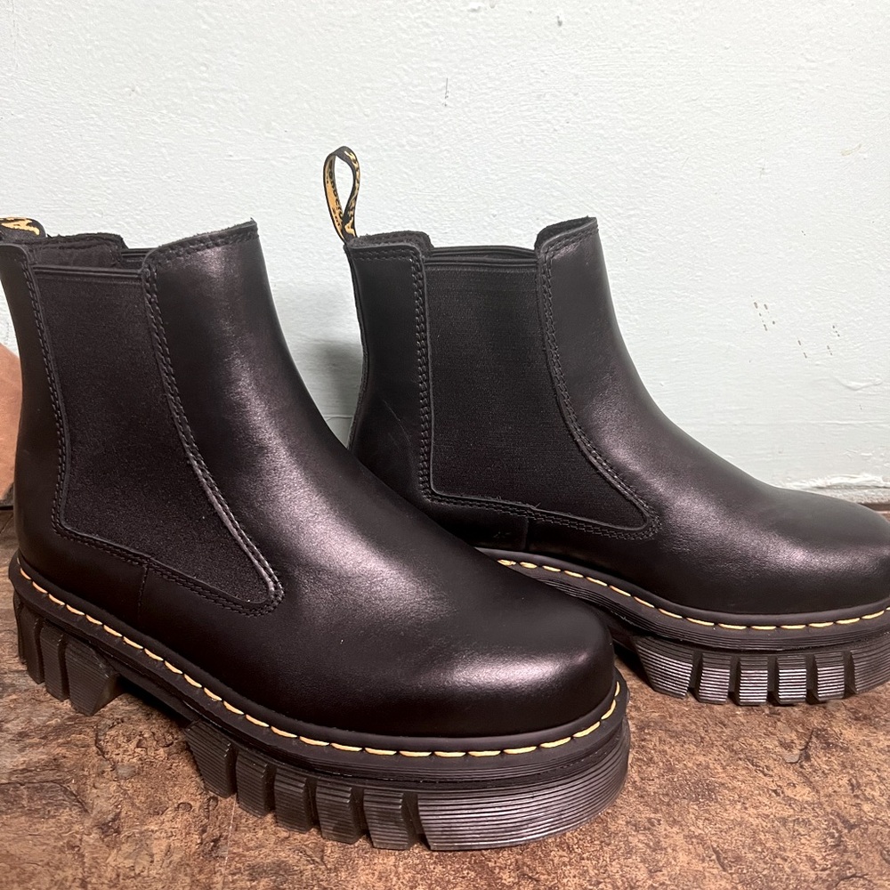 Doc Martens Chelsea Boots size 9
